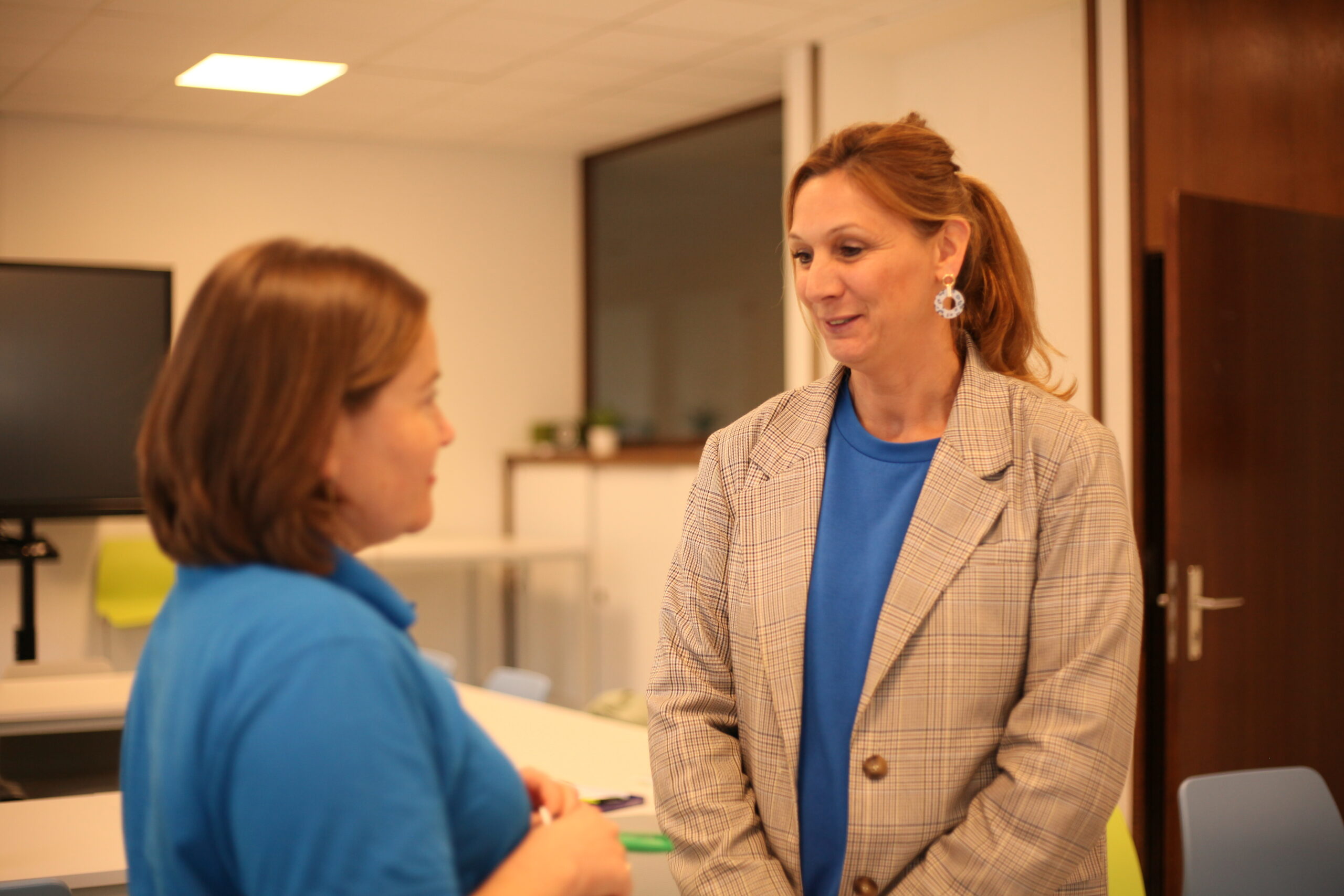 Foto van Els en Annemie, onze lesgeefsters, tijdens ons verbindingsmoment in mei